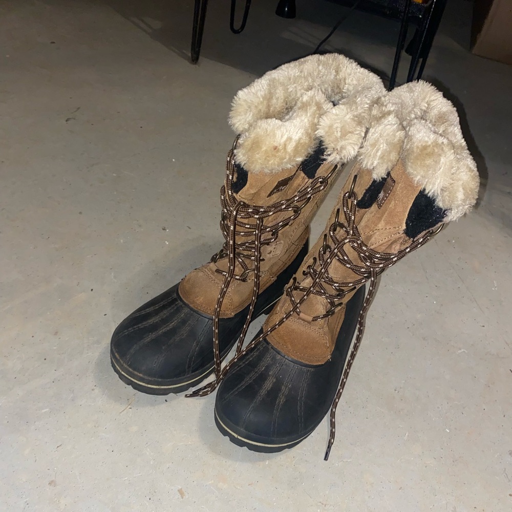 Snow boots